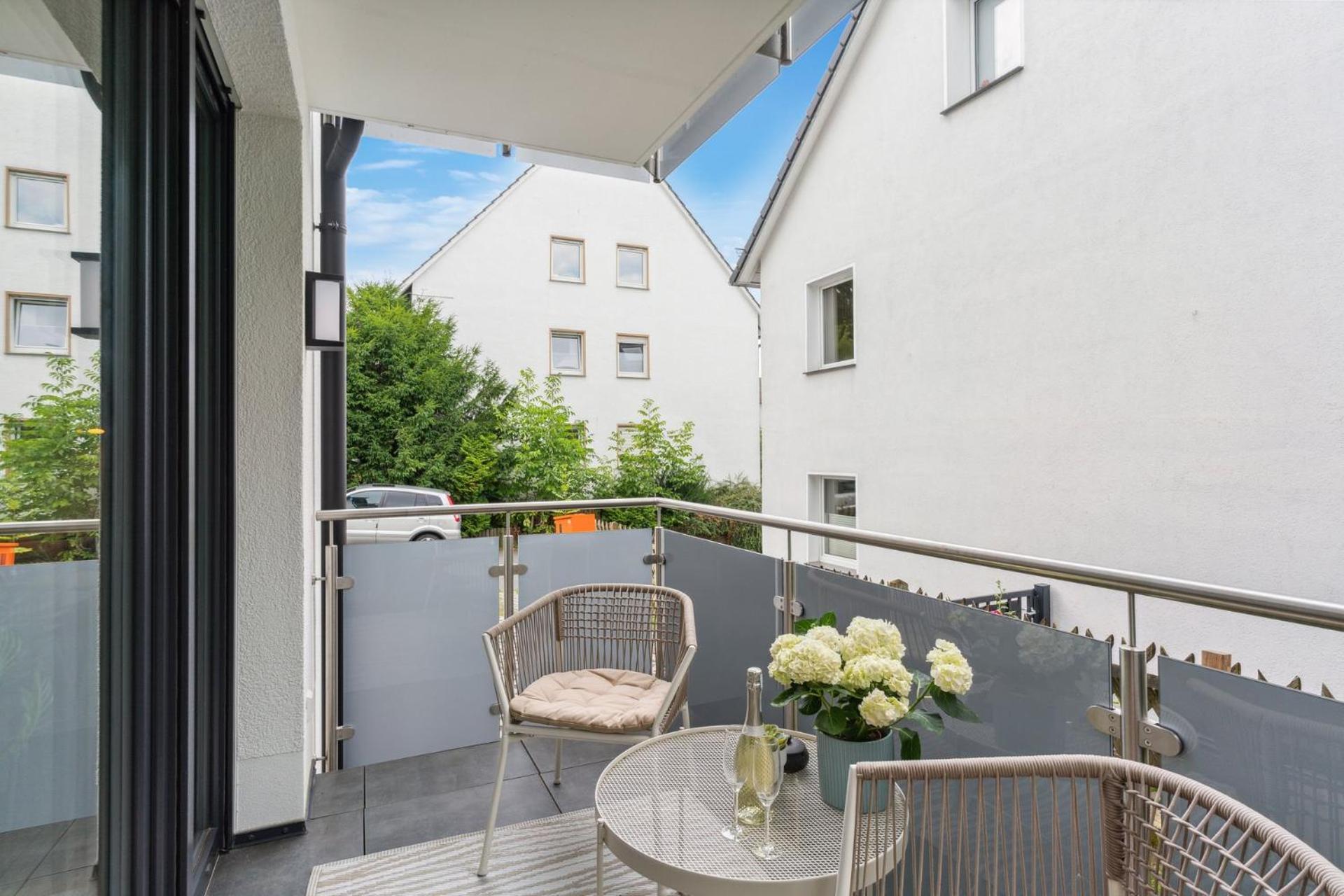 Deluxe Apartment In Bielefeld City Mit Parkplatz Und Balkon Exterior foto